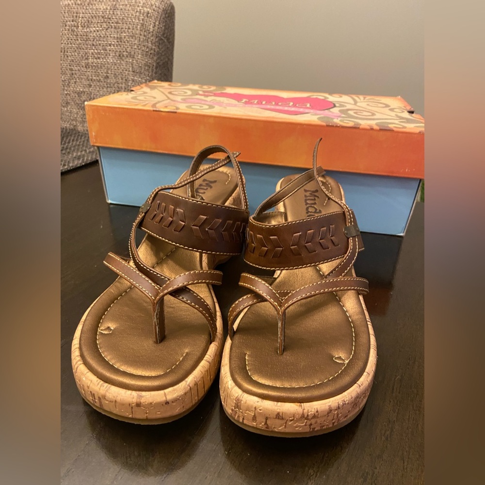 Leather straps sandals with cork bottom